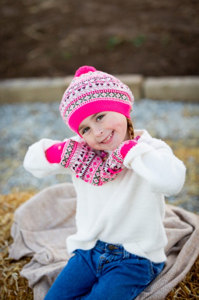 Noblesville fall mini session photographer, family portrait with fall clothes