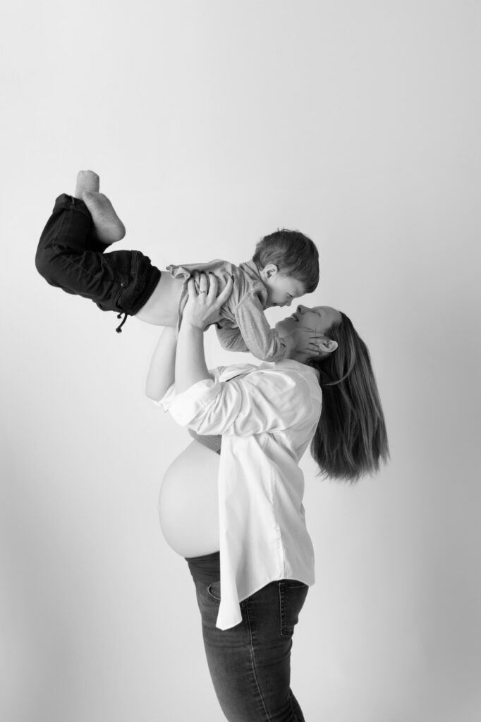 Noblesville maternity photographer session with pregnant mom Natalie